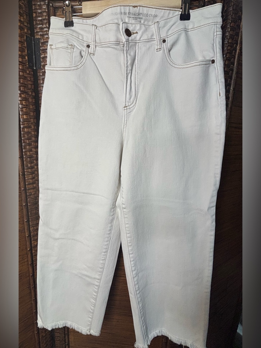 Chico’s off-white high rise crop pants